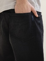 Josh kratke pantalone od teksasa klasičnog kroja - Crna_7465076