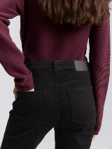 Elva traperice ravnog kroja - Crna_8337997